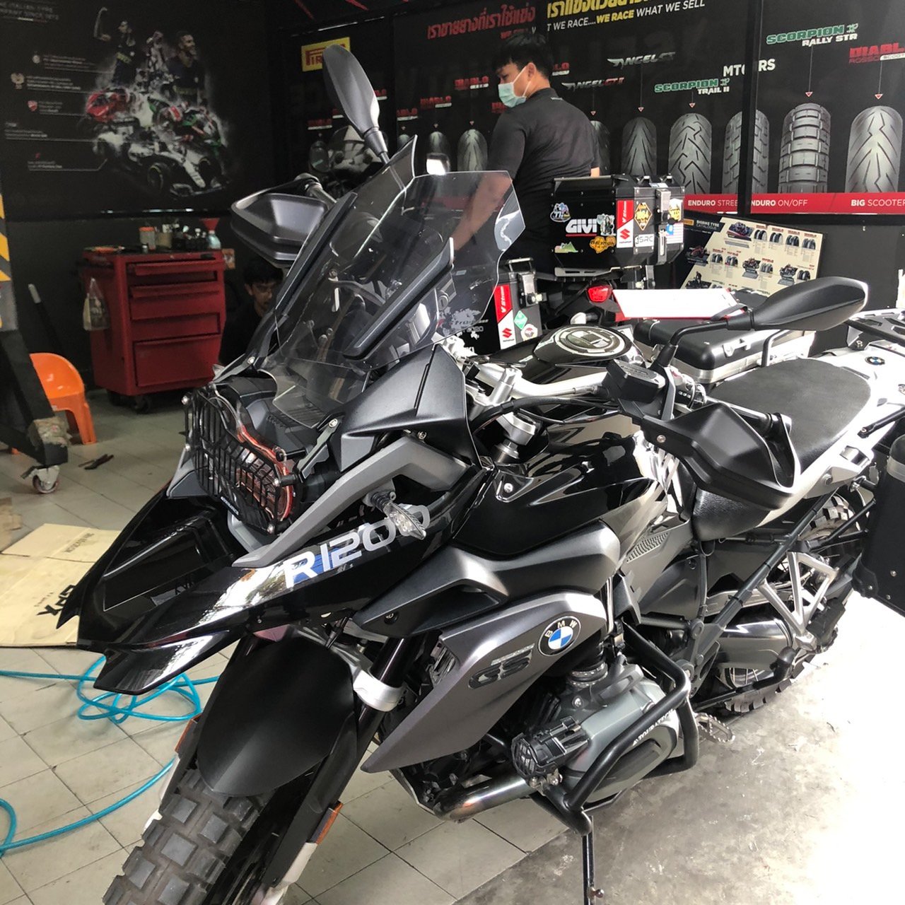 Bmw GS R1200 กับวันที่ฝนตกเช้านี้ครับ ขอบคุณมากนะค้าบบบบ