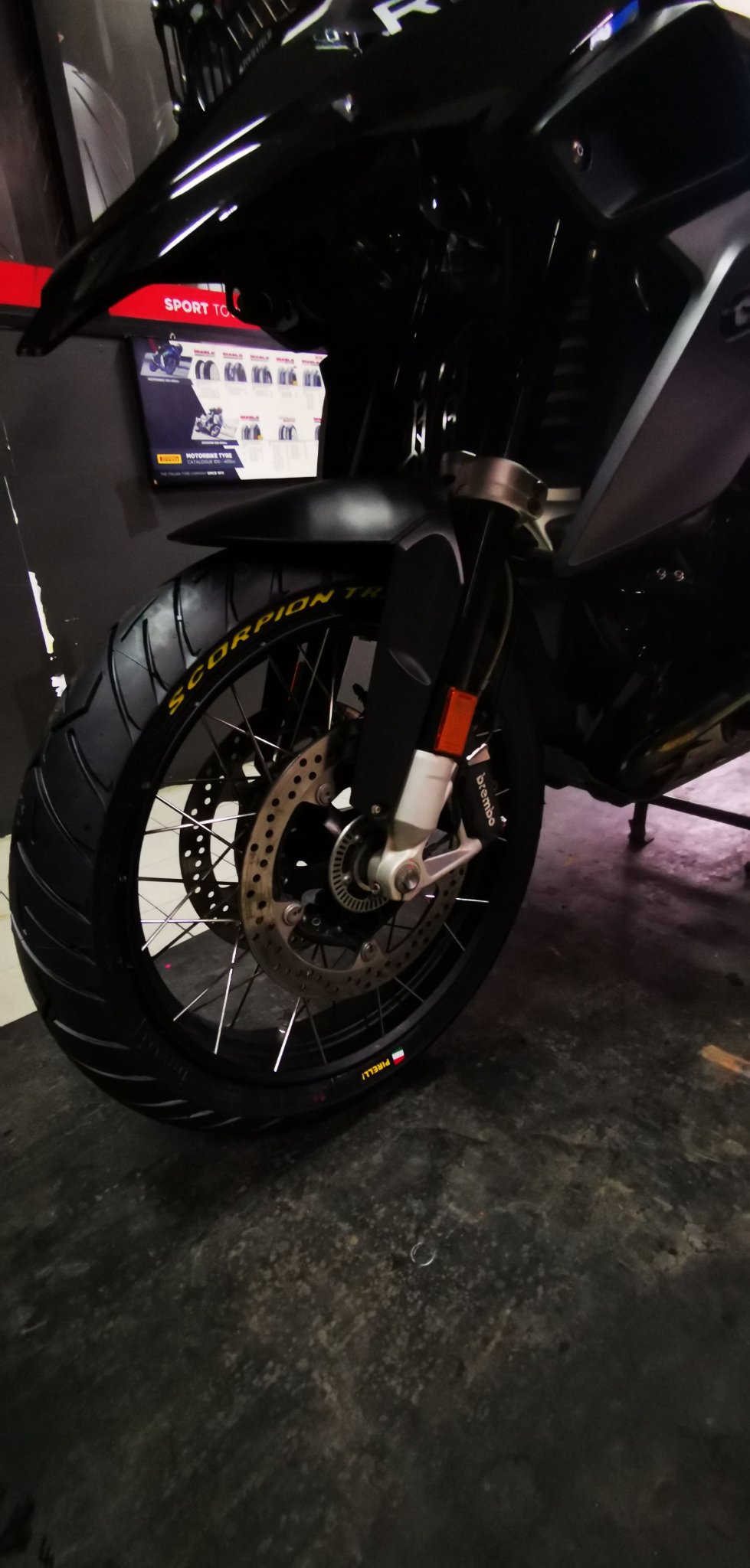 Bmw GS R1200 กับวันที่ฝนตกเช้านี้ครับ ขอบคุณมากนะค้าบบบบ