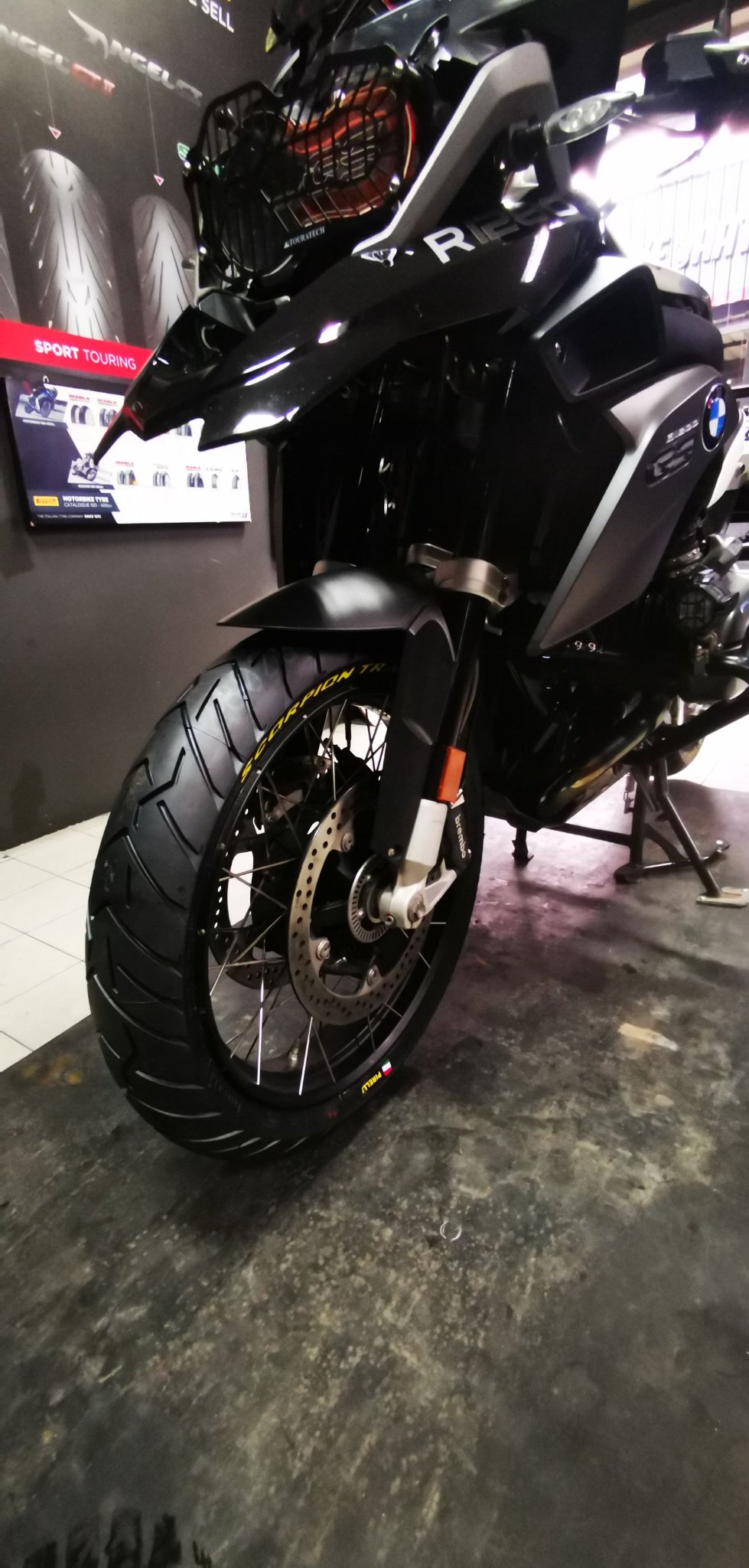 Bmw GS R1200 กับวันที่ฝนตกเช้านี้ครับ ขอบคุณมากนะค้าบบบบ