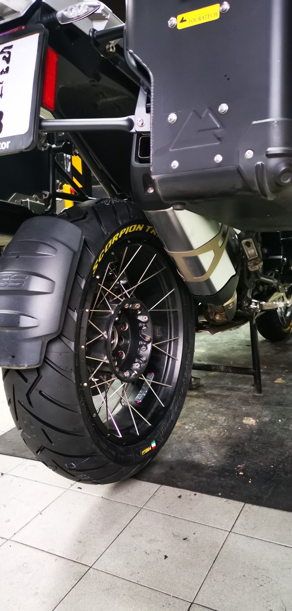 Bmw GS R1200 กับวันที่ฝนตกเช้านี้ครับ ขอบคุณมากนะค้าบบบบ