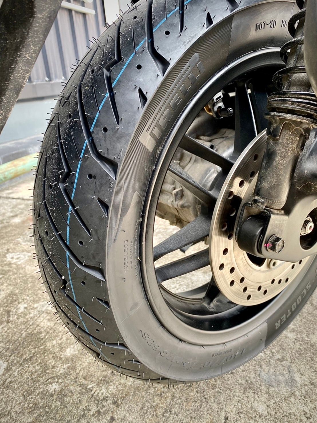 Pirelli Angel Scooter กับเจ้า Forza350