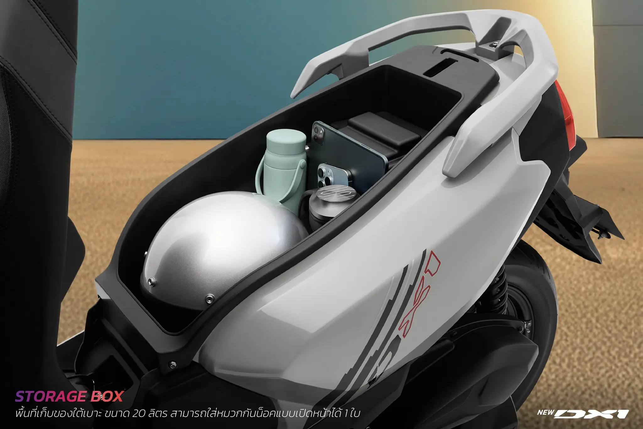 STORAGE BOX พื้นที่เก็บของใต้เบาะขนาด 20 ลิตร สามารถใส่หมวกกันน็อคแบบเปิดหน้าได้ 1 ใบ พร้อมพื้นที่เหลือสำหรับของใช้จำเป็นในชีวิตประจำวัน
